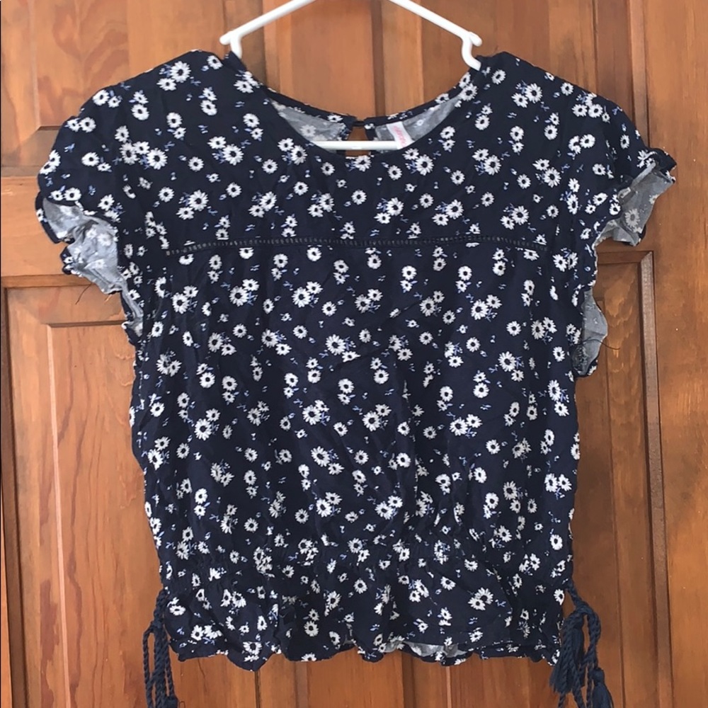 Navy floral top!